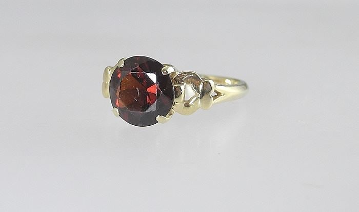 14K (marked) Yellow Gold & Garnet Ring, Size 4 1/4, 2.86g.: 14K (marked) Yellow Gold & Garnet Ring, Size 4 1/4, 2.86g.