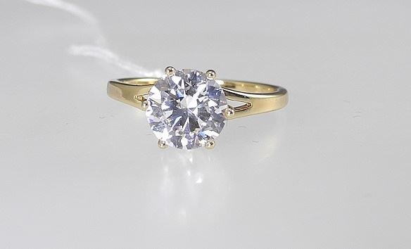 18K Gold Plated 2c Lab Created White Sapphire Solitaire Ring, Size 7. (1 of 3)
