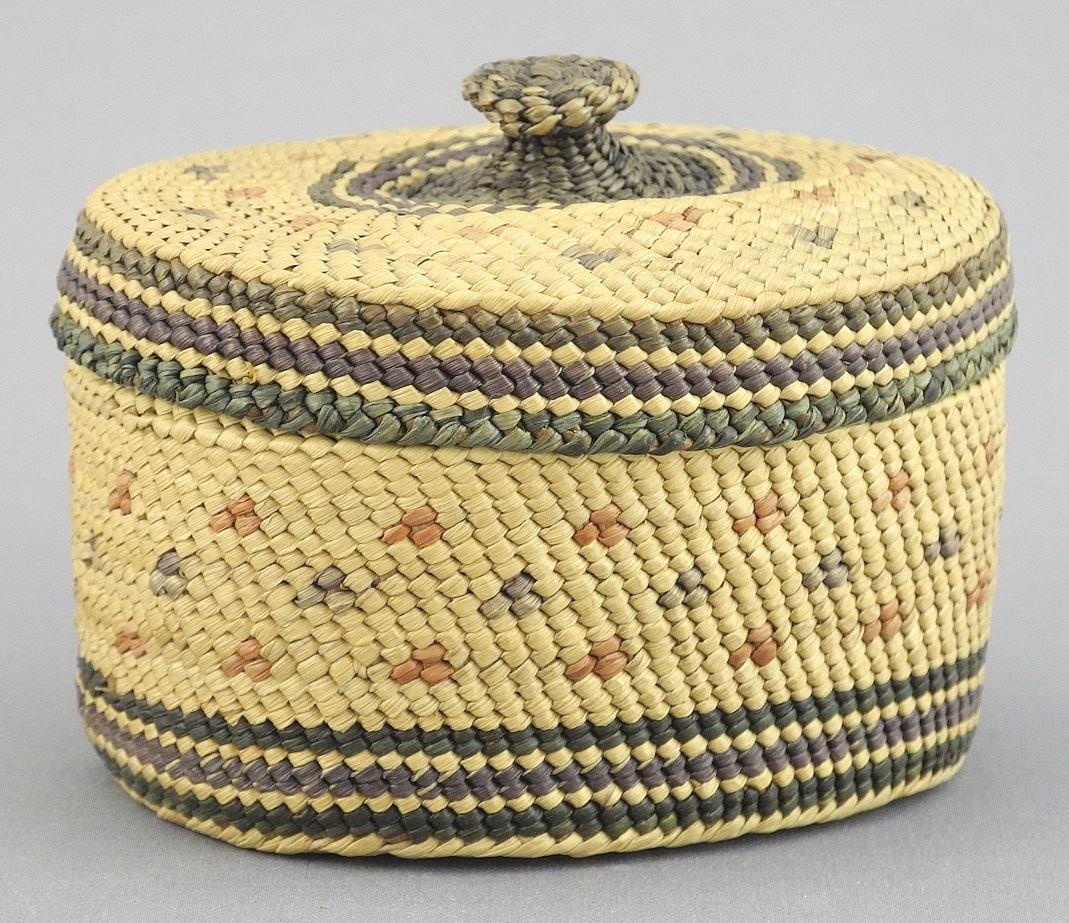 Nuu-Chah-Nulth Knob Top Basket, 3 3/8"w.: Nuu-Chah-Nulth Knob Top Basket, 3 3/8"w.