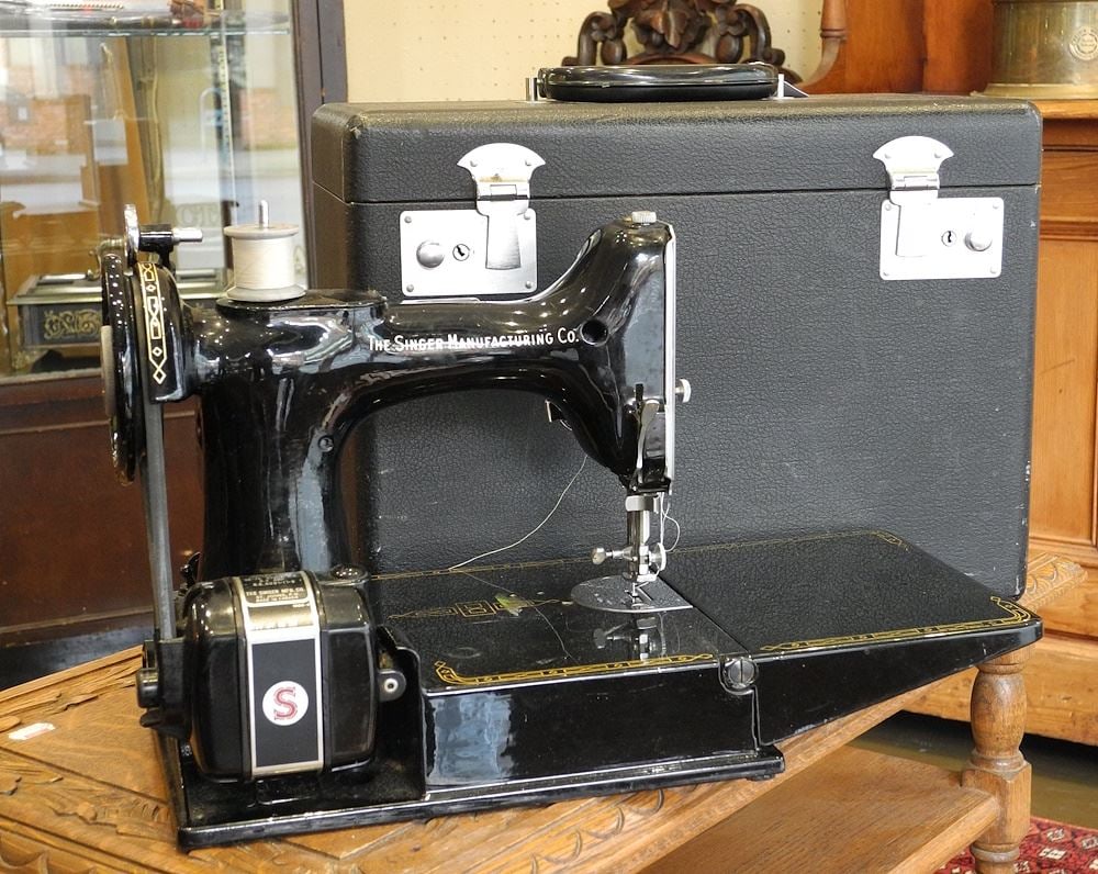 Singer 221-1 Featherweight Sewing Machine, Serial EK213002. (1 of 1)