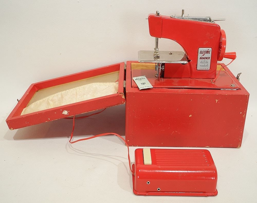 Electric Kraemer Little Modiste Sewing Machine in Original Box. (1 of 3)