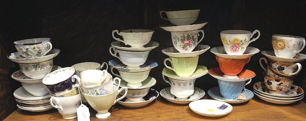 Lot of Tea Cups & Saucers.: Lot of Tea Cups & Saucers.