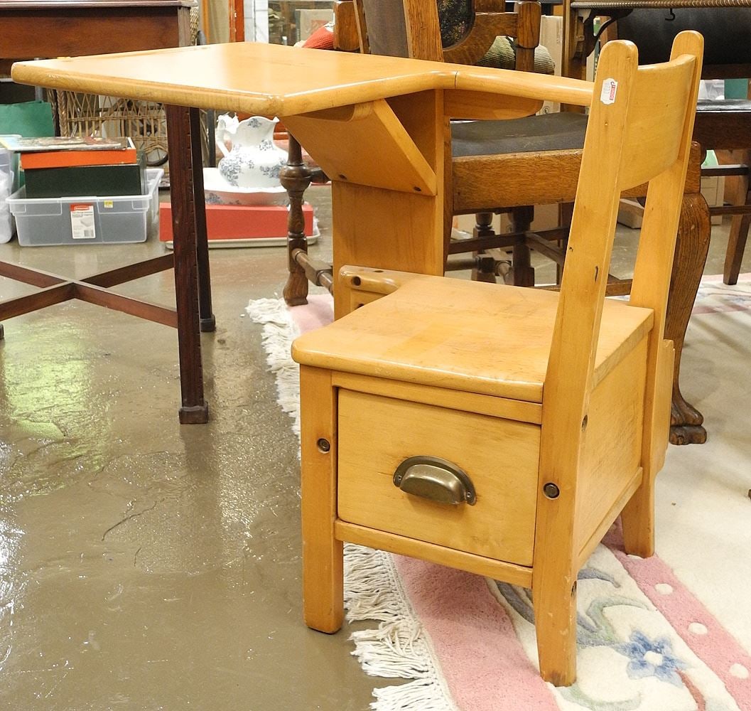 Vintage Maple School Desk. (1 of 2)