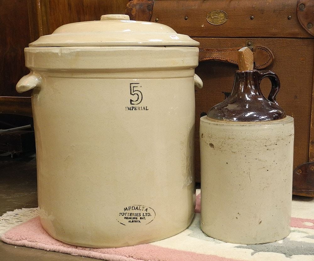 5 Gallon Medalta Stoneware Crock & Stoneware Jug. (1 of 1)