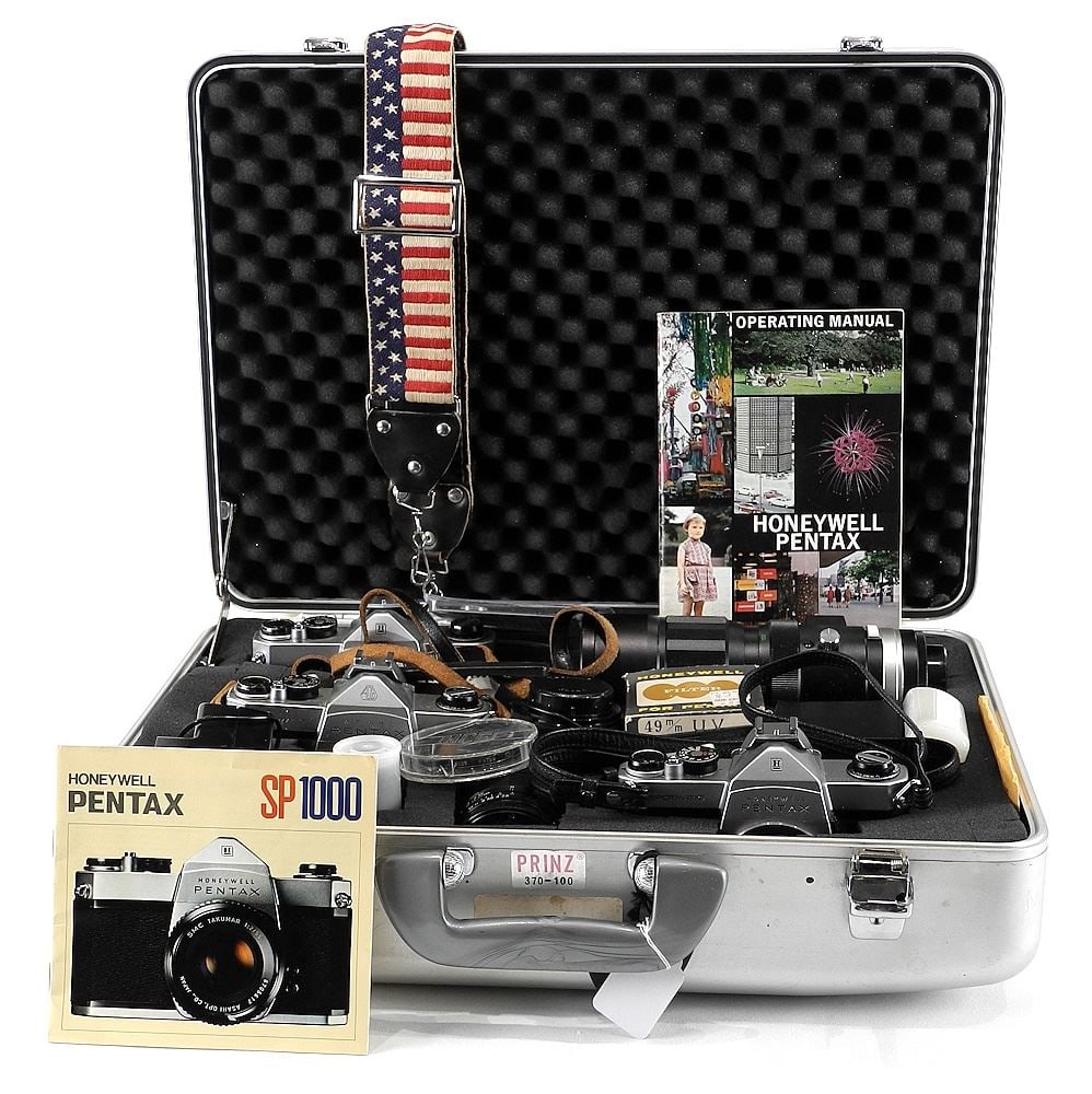 Honeywell Pentax SP100 Camera System with Case. (1 of 3)