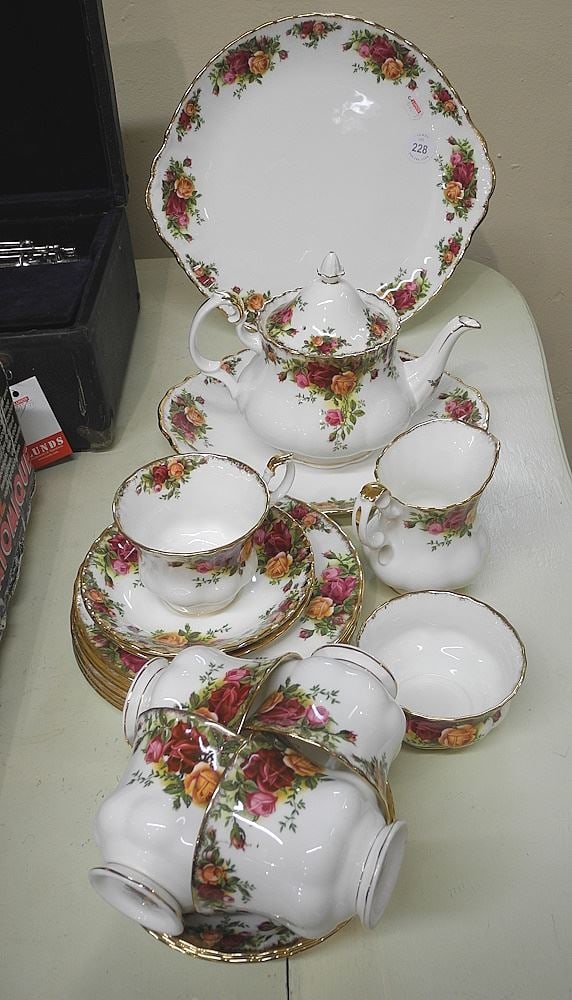 Royal Albert Old Country Roses Luncheon Service. (1 of 1)