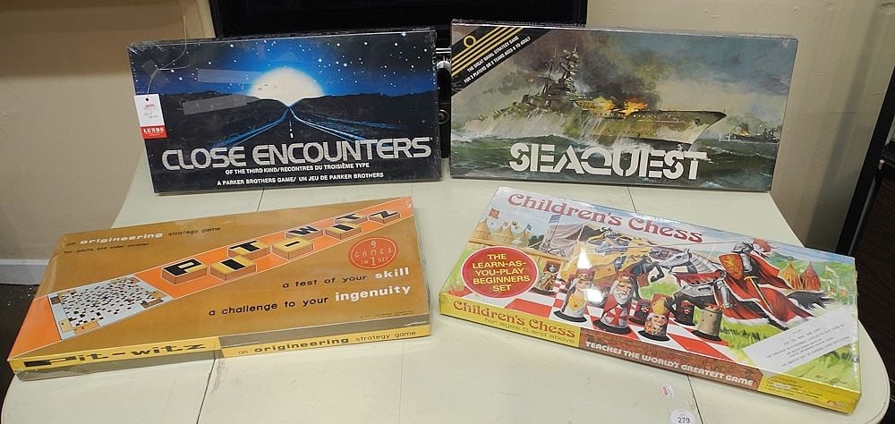 Collection of Antique to Modern Board Games.: Collection of Antique to Modern Board Games.