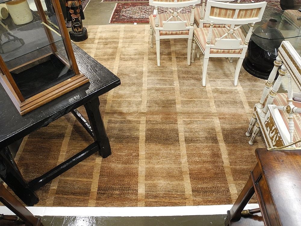 New Hand knotted Kashkuli Wool Carpet Approximately 9'3" x 8'. (1 of 5)