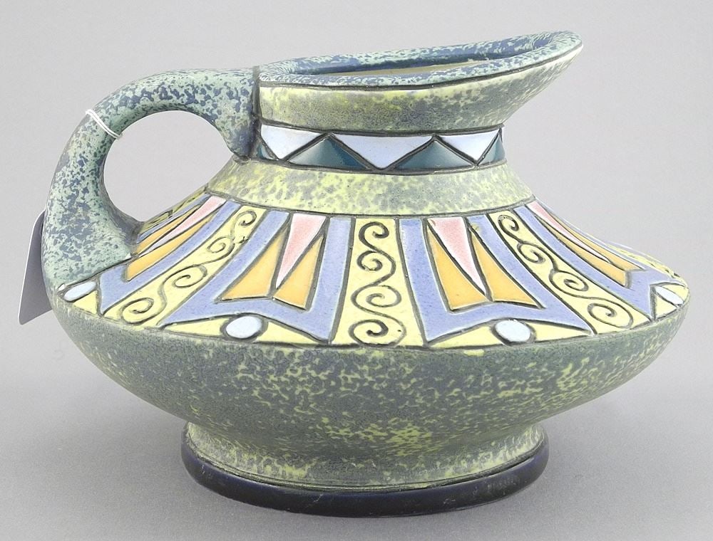 Eleanor Czechoslovakia Pottery Pitcher. (1 of 4)