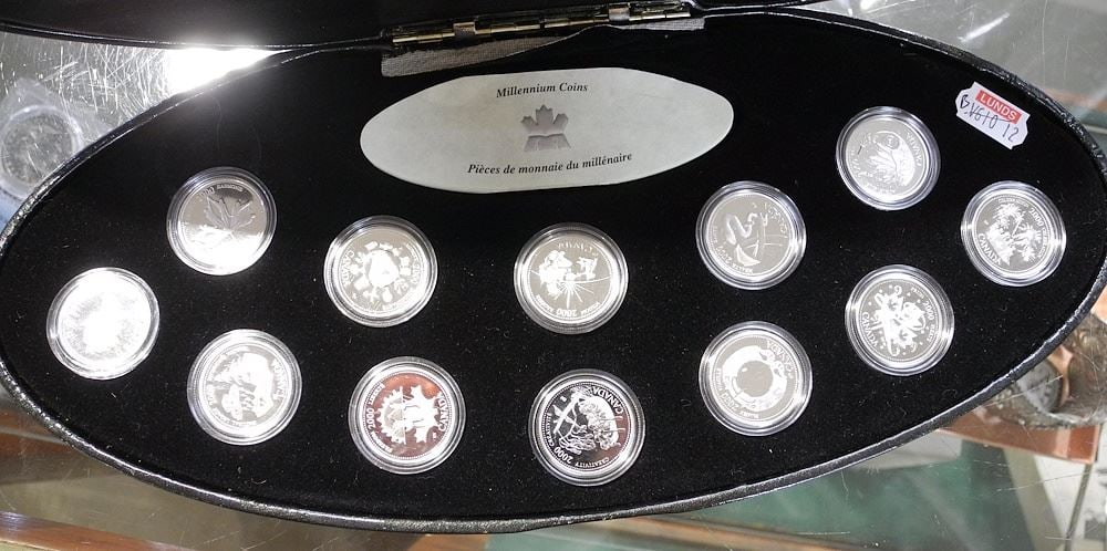 2000 Canada Millenium Coin Set in Case. (1 of 1)