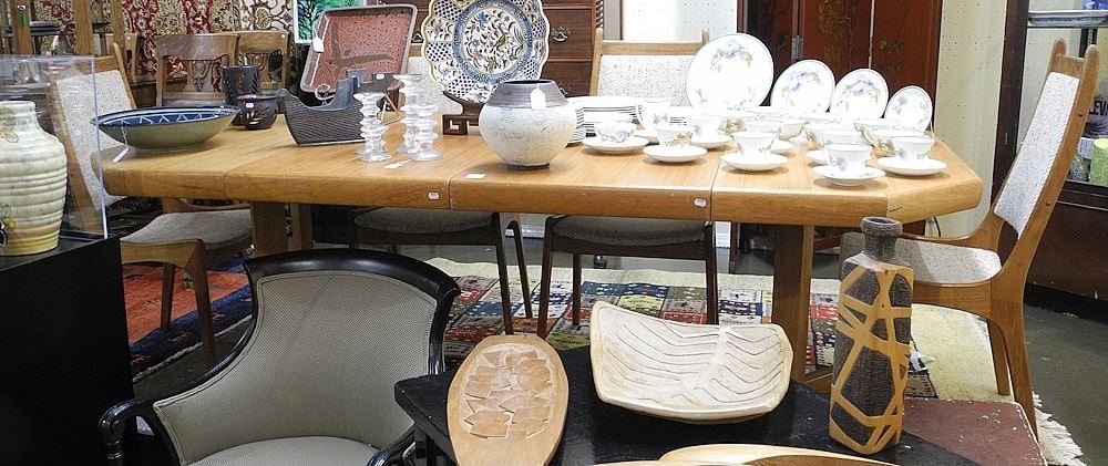 Teak Table with 4 Chairs & 2 Leaves, 42 1/2"w (when closed).: Teak Table with 4 Chairs & 2 Leaves, 42 1/2"w (when closed).