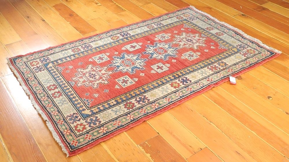 Hand Knotted Persian Carpet Approx. 5'4" x 3'4".: Hand Knotted Persian Carpet Approx. 5'4" x 3'4".