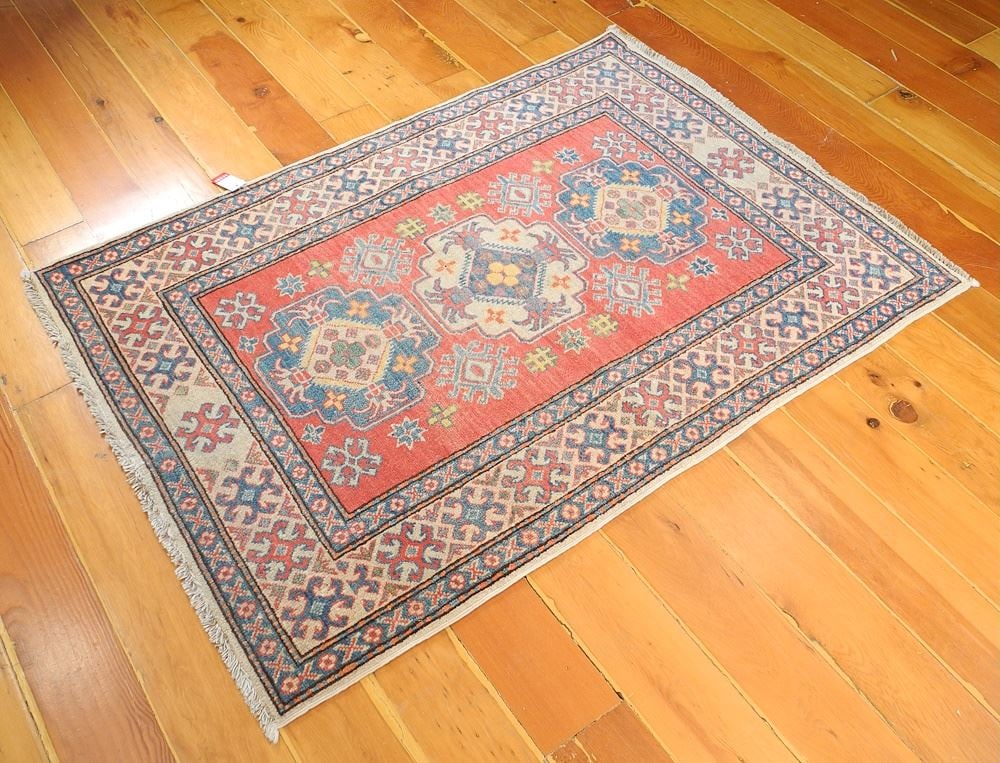 Hand Knotted Persian Carpet Approx. 4'11" x 3'5".: Hand Knotted Persian Carpet Approx. 4'11" x 3'5".