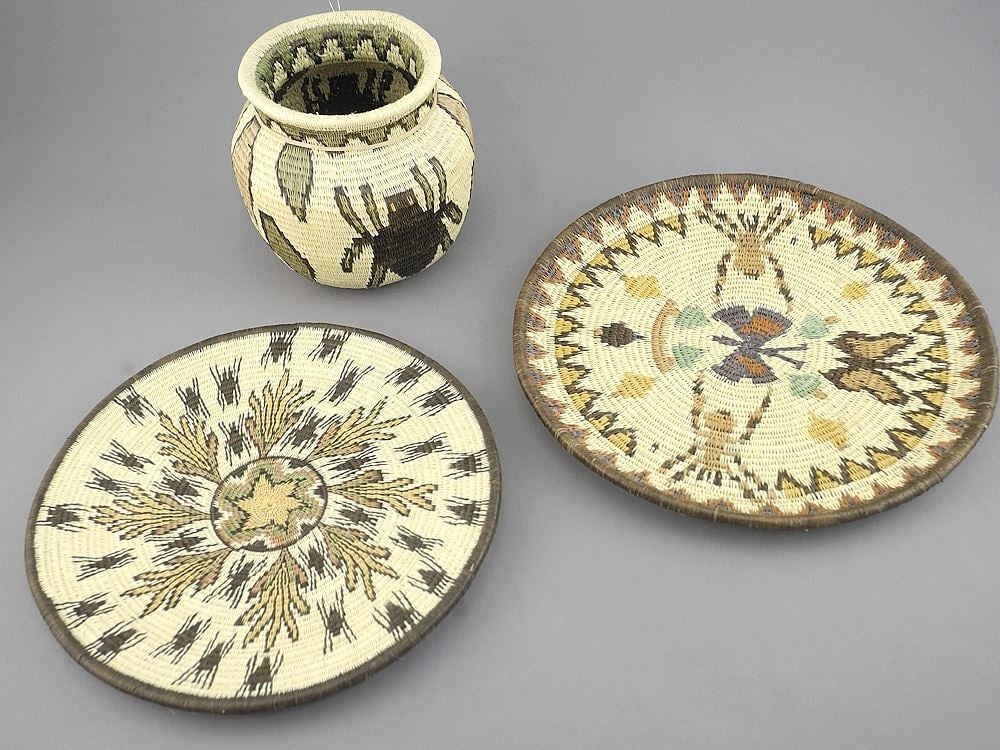 Three Embera Palm Fibre Items, Spider Motif Basket (4 1/4"h) & Two Plates, 8" Diameter.: Three Embera Palm Fibre Items, Spider Motif Basket (4 1/4"h) & Two Plates, 8" Diameter.