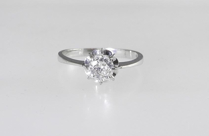 18K (marked 750) White Gold Solitaire Diamond Ring, Size 9 1/4, 3.4g. (1 of 4)