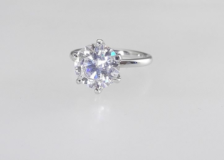 14K White Gold (stamped) 4ct Moissanite Solitaire Ring, Size 7, with Certificate and Box. (1 of 5)