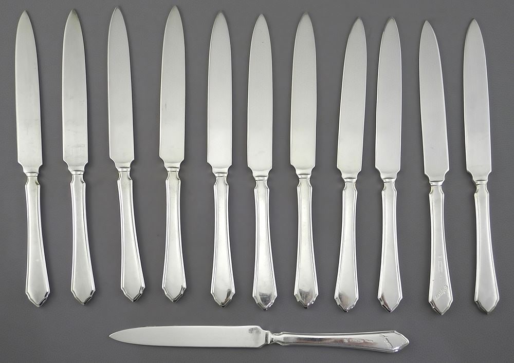 Twelve Silver Plated Butter Knives Ex: Claridge's Hotel.: Twelve Silver Plated Butter Knives Ex: Claridge's Hotel.