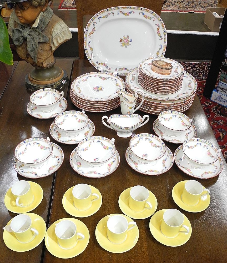 Mintons Part Tea Set & Paragon Yellow Cups & Saucers. (1 of 4)