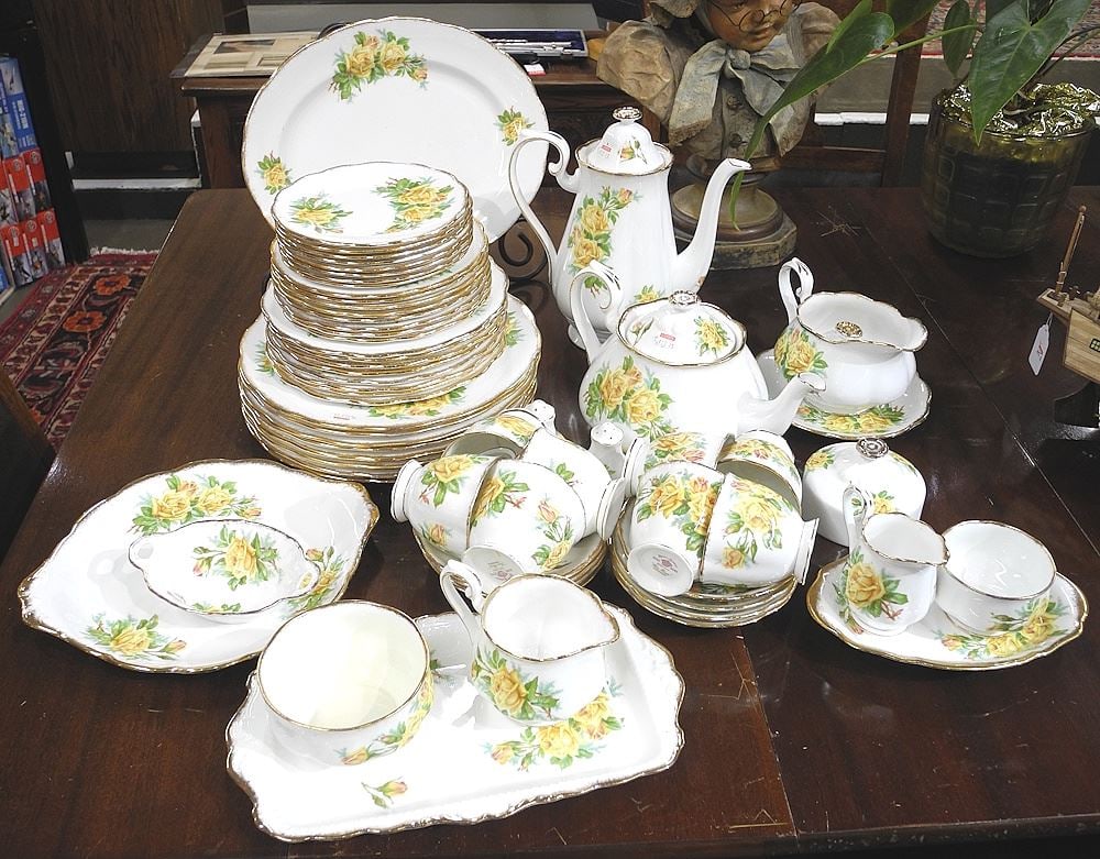 Eight Place Setting Royal Albert "Tea Rose" Dinner China. (1 of 3)