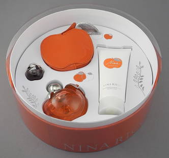 Nina Ricci Paris Original (unused) Large Perfume / Cosmetics Box.: Nina Ricci Paris Original (unused) Large Perfume / Cosmetics Box.