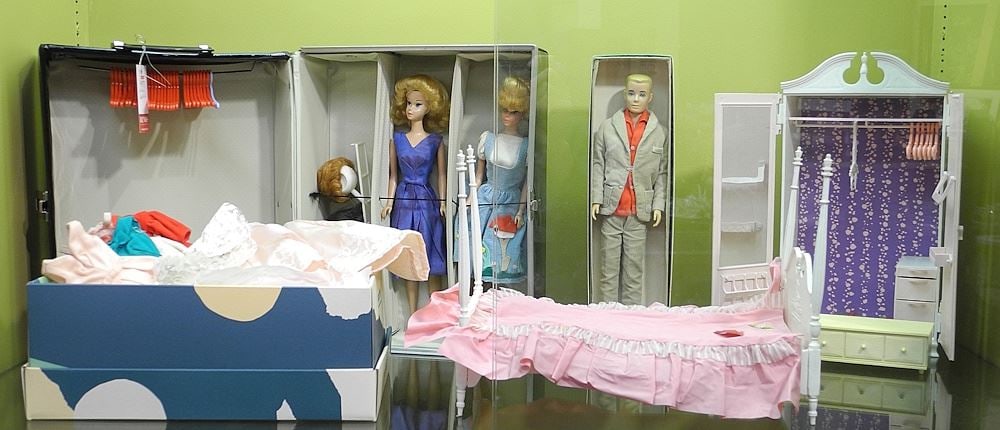 Collection of Barbie Dolls/Clothes/ Suzy Goose.: Collection of Barbie Dolls/Clothes/ Suzy Goose.