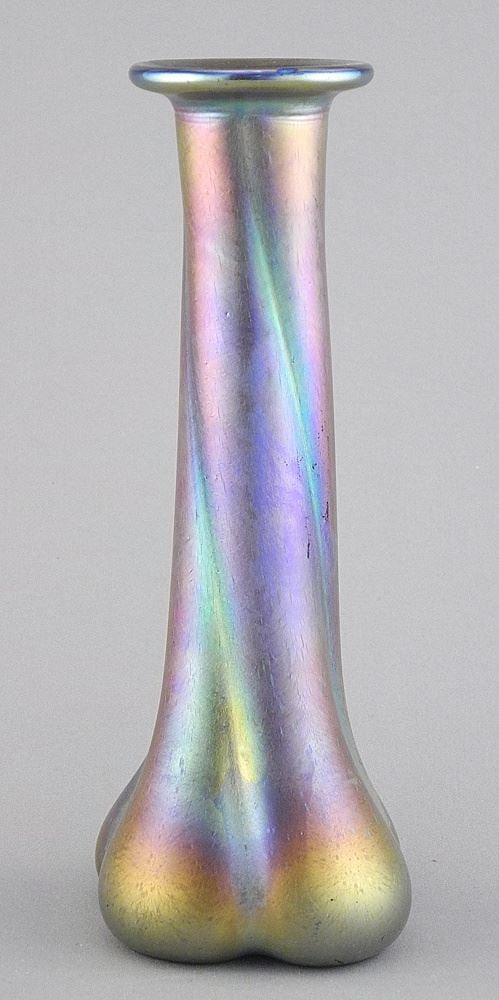 Loetz-Style Austrian Iridescent Art Nouveau Vase.: Loetz-Style Austrian Iridescent Art Nouveau Vase.