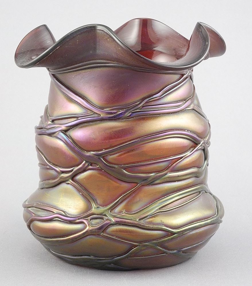 Loetz-Style Austrian Iridescent Art Nouveau Vase.: Loetz-Style Austrian Iridescent Art Nouveau Vase.