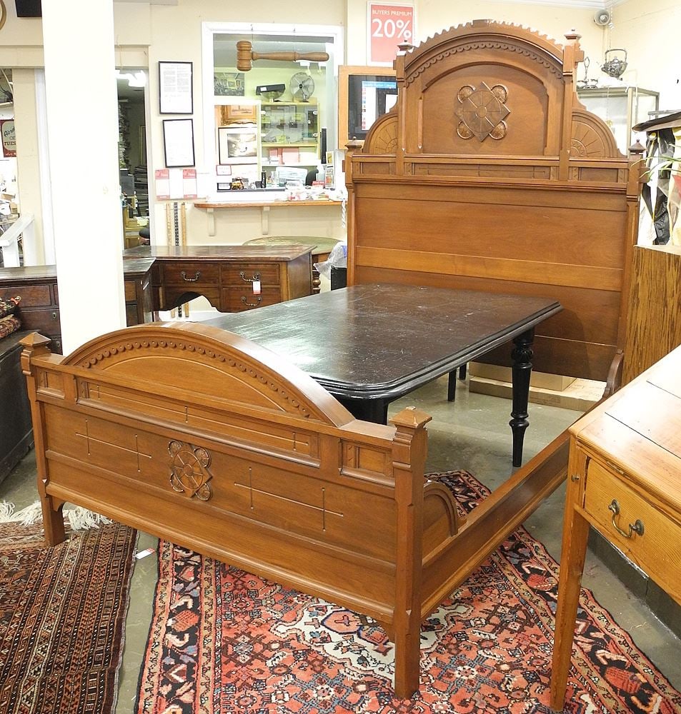 Eastlake Walnut Double (54") Bedstead. (1 of 4)