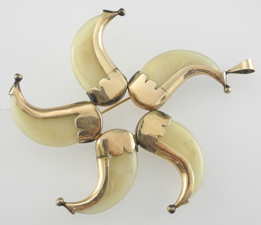 9c (tested) Gold & Tiger Claw Brooch , 2 5/8" Diameter, 13.3g, NO EXPORT. (1 of 2)