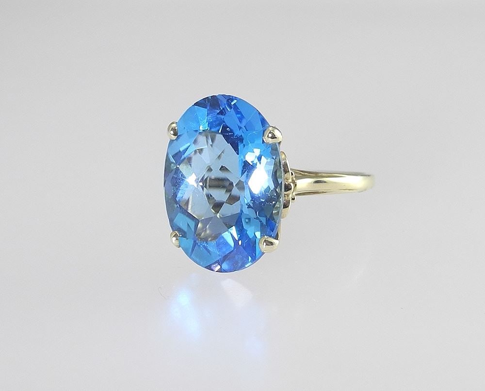 14K (marked) Yellow Gold Swiss Blue Topaz, Size 6 1/2, 5.1g.: 14K (marked) Yellow Gold Swiss Blue Topaz, Size 6 1/2, 5.1g.