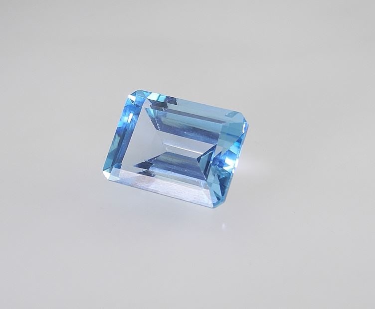 Emerald Cut Natural /Treated Topaz, Approx. 30ct, 6.3g with Appraisal.: Emerald Cut Natural /Treated Topaz, Approx. 30ct, 6.3g with Appraisal.