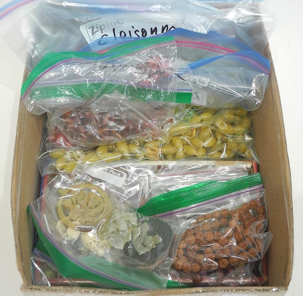 Collection of Chinese & Asian Beads: Peking Glass / Jade / Cloisonne.: Collection of Chinese & Asian Beads: Peking Glass / Jade / Cloisonne.