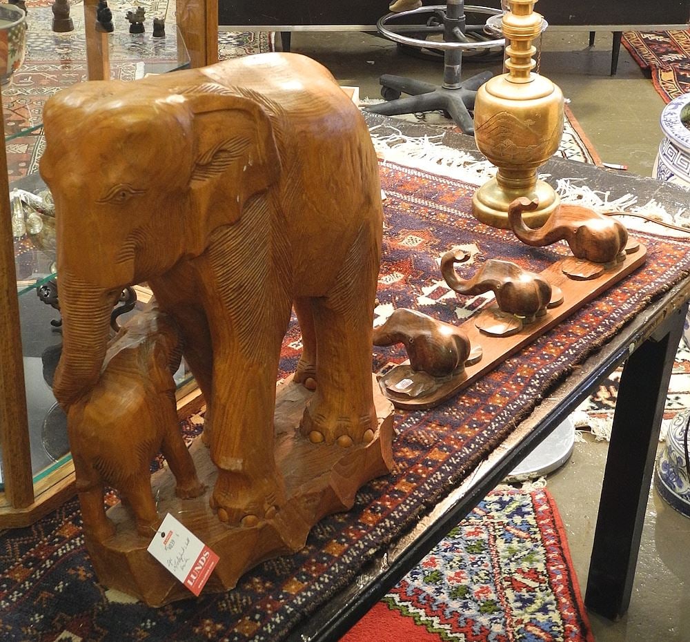 Carved Hardwood Table Base (20"h), No Top.: Carved Hardwood Table Base (20"h), No Top.