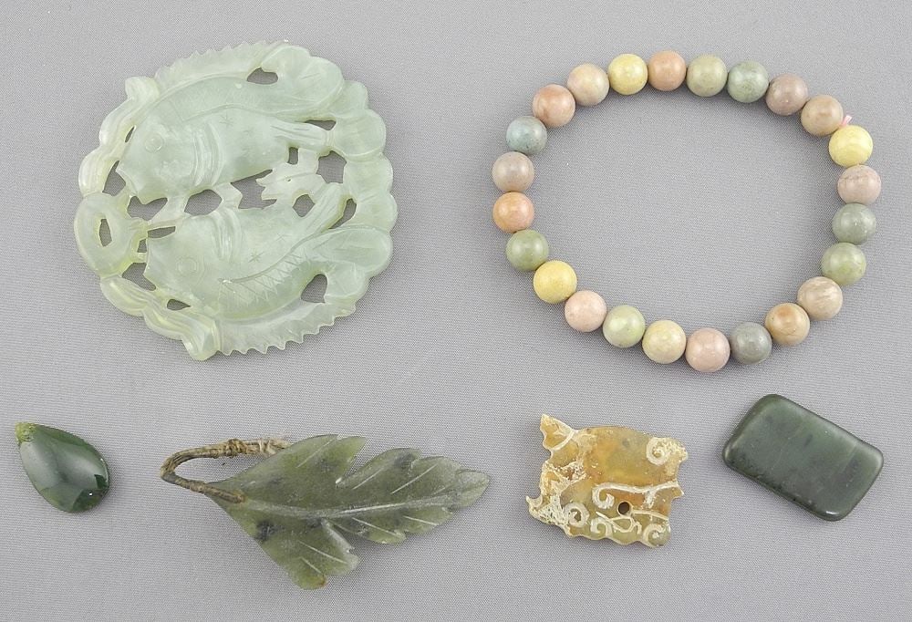 Chinese Double Fish Jade Pendant / Bracelet & Pieces. (1 of 2)