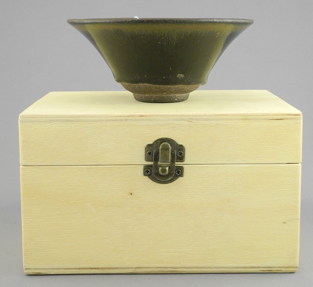 Yuan-Style Pottery Bowl (2 3/8 x 5 1/4 diam.) with Box. (1 of 5)