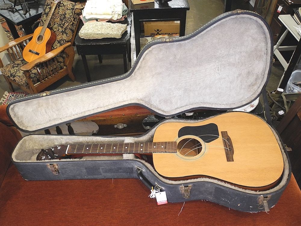 Walden D310T Guitar Serial #900303 with Hard Case.: Walden D310T Guitar Serial #900303 with Hard Case.