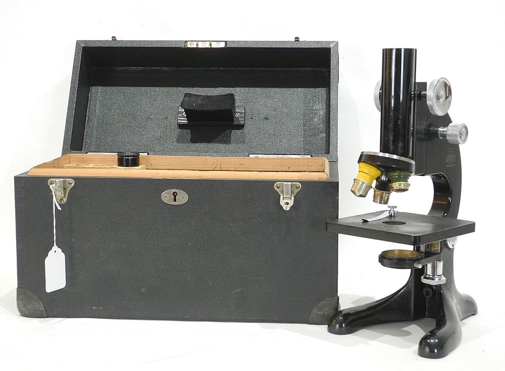 Beck Ltd. London "London Model 29" Microscope in Case. (1 of 3)