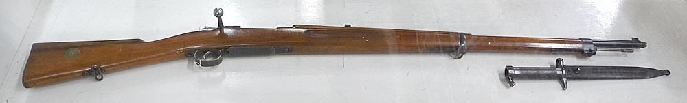 Carl Gustafs Model 1905 6.55 mm Bolt Action Rifle Serial #172575, 49 1/4" L with Bayonet.: Carl Gustafs Model 1905 6.55 mm Bolt Action Rifle Serial #172575, 49 1/4" L with Bayonet. Canadian PAL Required/ No Export.