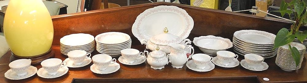 Set of Mitterteich "Lady Beatrice" Dinner China.: Set of Mitterteich "Lady Beatrice" Dinner China.