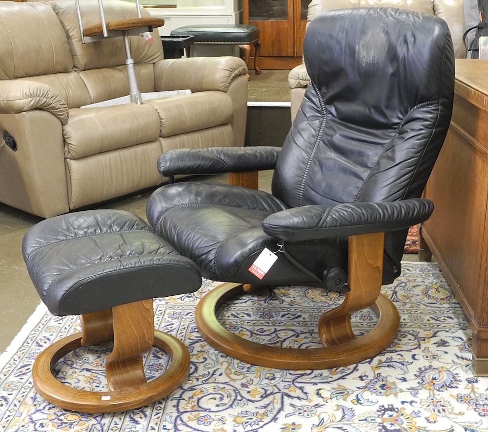 Ekornes Adjustable Black Leather Armchair and Matching Stool: Ekornes Adjustable Black Leather Armchair and Matching Stool