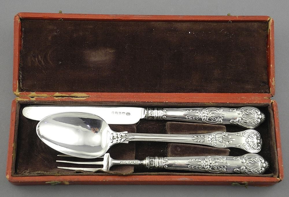 Cased Georgian Silver Christening Cutlery Set: AH / London, 89g. (1 of 5)