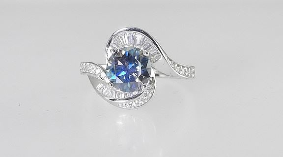 2ct Turquoise Moissanite Swirl Ring, Size 7, Sterling Silver with White Gold Overlay with COA.: 2ct Turquoise Moissanite Swirl Ring, Size 7, Sterling Silver with White Gold Overlay with COA.
