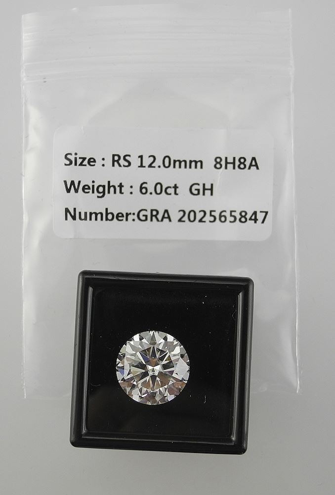 6ct Loose Moissanite with Certificate of Authenticity.: 6ct Loose Moissanite with Certificate of Authenticity.