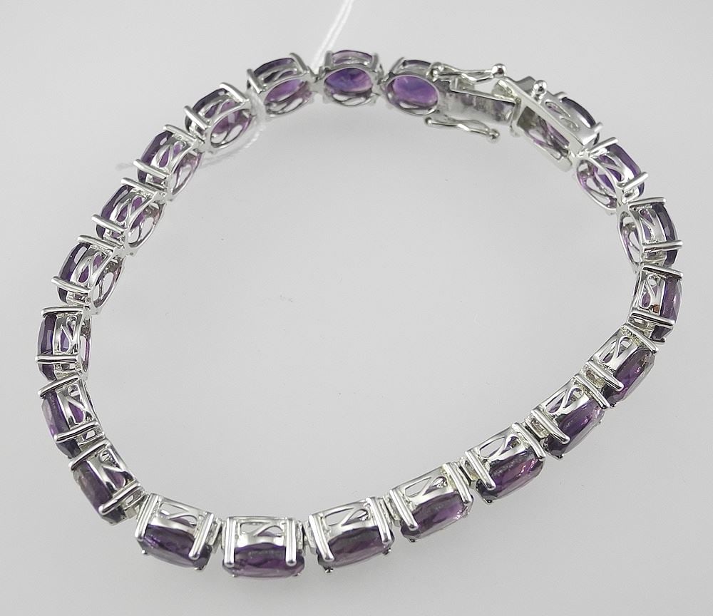 Sterling (marked 925) Amethyst Tennis Bracelet, 7 1/4"L, 13.8g.: Sterling (marked 925) Amethyst Tennis Bracelet, 7 1/4"L, 13.8g.