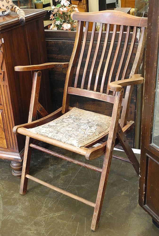 Wooden Deck Chair. (1 of 2)