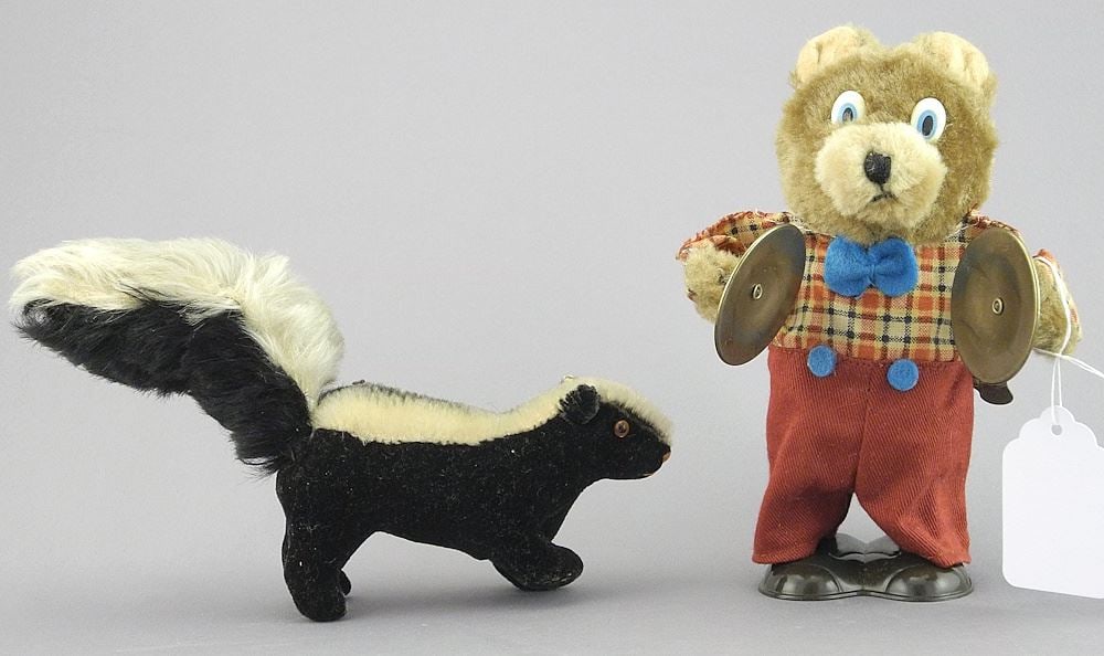Steiff Skunk (6 5/8"L) with Chinese Clapping Bear.: Steiff Skunk (6 5/8"L) with Chinese Clapping Bear.