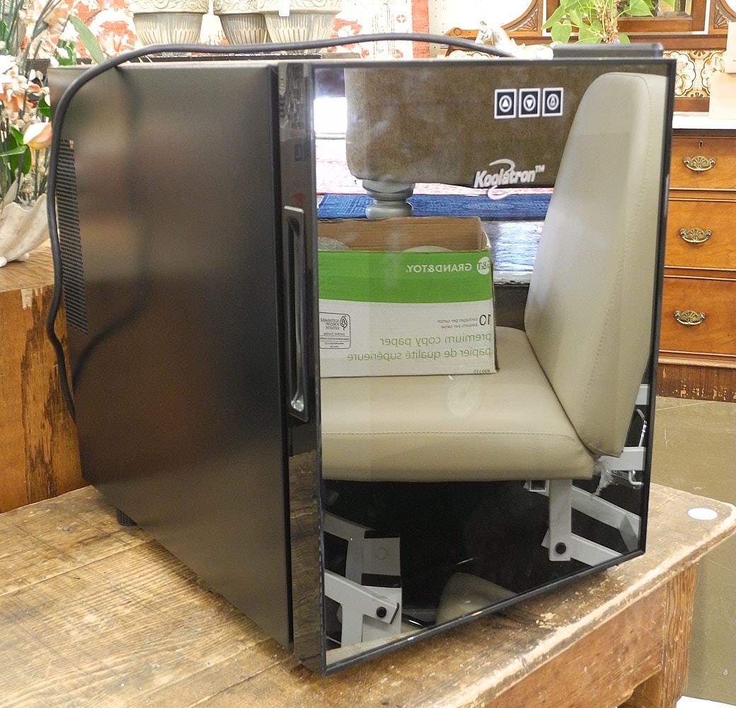 Koolatron Cigar Humidor with Thermo Electric Cooler. (1 of 2)