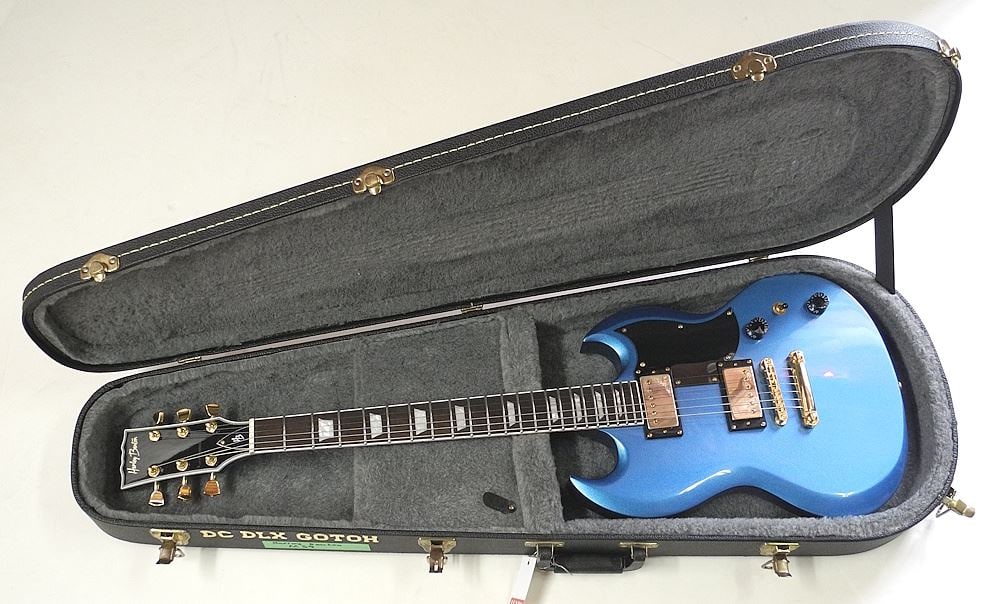 Harley Benton Electric Guitar (21) 75753BB100457 with Hard Case.: Harley Benton Electric Guitar (21) 75753BB100457 with Hard Case.