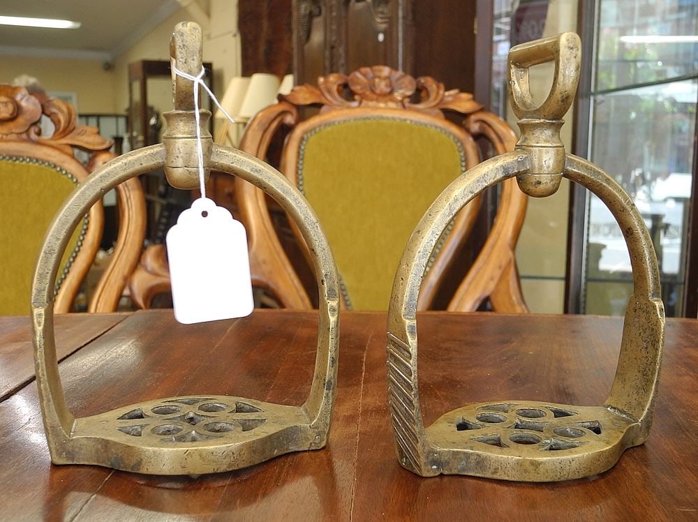 Pair of Antique Brass Stirrups, 6 3/4"h, 1334g.: Pair of Antique Brass Stirrups, 6 3/4"h, 1334g.