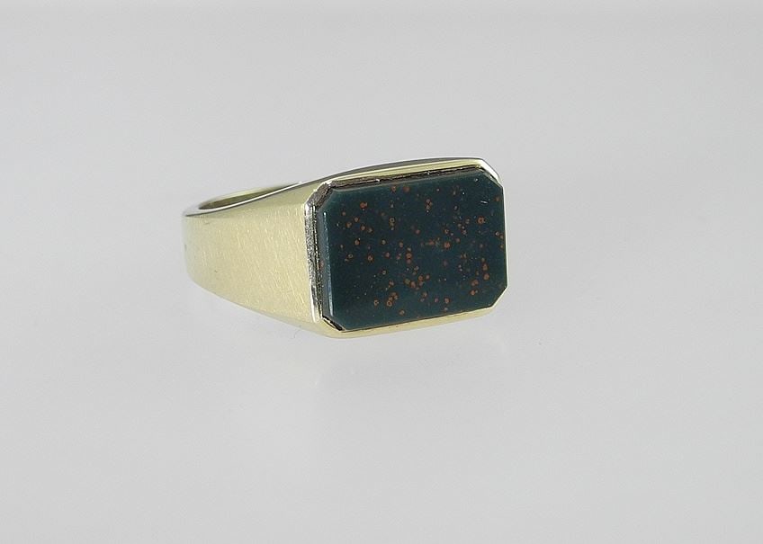 10K (marked) Yellow Gold & Bloodstone Gent's Ring, Size 9 3/4, 6.3g. (1 of 5)
